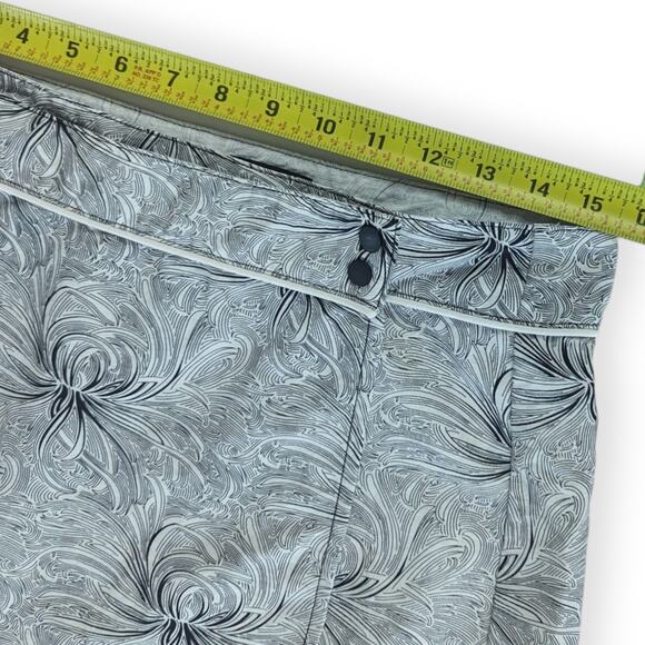 Patagonia Black White Nylon Wrap Skirt / US 8 / Button Out Boardie Lotus Floral - Picture 3 of 5